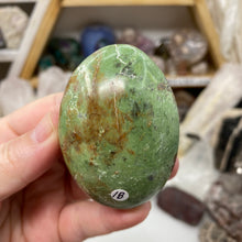 Cargar imagen en el visor de la galería, Chrysoprase Palm Stone #18
