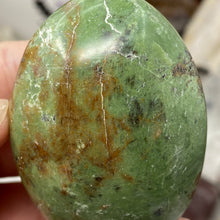 将图像加载到图库查看器中，Chrysoprase Palm Stone #18
