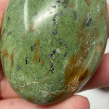 将图像加载到图库查看器中，Chrysoprase Palm Stone #18
