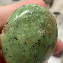 将图像加载到图库查看器中，Chrysoprase Palm Stone #18
