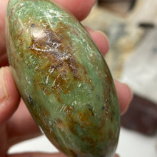 将图像加载到图库查看器中，Chrysoprase Palm Stone #18
