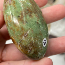 将图像加载到图库查看器中，Chrysoprase Palm Stone #18
