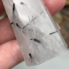 将图像加载到图库查看器中，Black Rutilated Quartz Point #11
