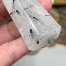 将图像加载到图库查看器中，Black Rutilated Quartz Point #11
