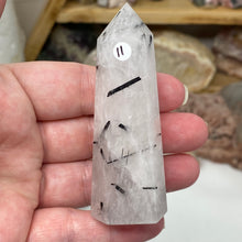 将图像加载到图库查看器中，Black Rutilated Quartz Point #11
