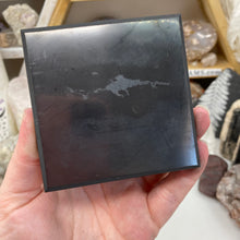 Carica l&#39;immagine nel visualizzatore di Gallery, Shungite 3&quot; Pyramids
