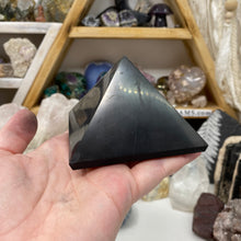 将图像加载到图库查看器中，Shungite 3&quot; Pyramids
