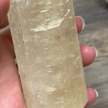 Cargar imagen en el visor de la galería, Honey Calcite Tower #01
