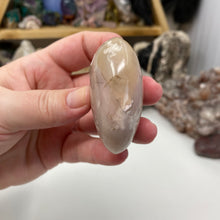 Load image into Gallery viewer, Flower Agate Palm Stone #04
