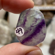 Chargez l&#39;image dans la visionneuse de la galerie, Fluorite 1&quot; Coin Size Pocket Stone
