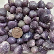 将图像加载到图库查看器中，Lepidolite Tumbled Stones
