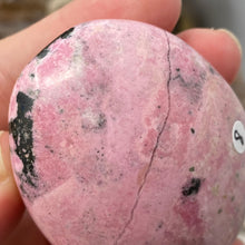 Cargar imagen en el visor de la galería, Rhodonite with Pyrite Palm Stone #08
