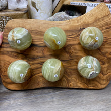 Carica l&#39;immagine nel visualizzatore di Gallery, Green Onyx 2&quot; Spheres
