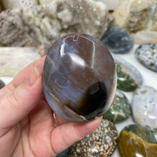 Carica l&#39;immagine nel visualizzatore di Gallery, Ocean Jasper Palm Stone #12
