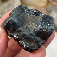 Carica l&#39;immagine nel visualizzatore di Gallery, Botryoidal Hematite #29
