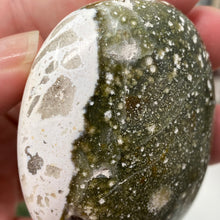 Bild in Galerie-Viewer laden, Ocean Jasper Palm Stone #16
