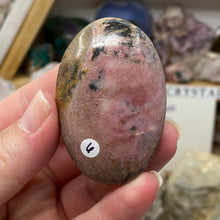 Cargar imagen en el visor de la galería, Rhodonite Palm Stone #06
