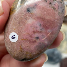 Cargar imagen en el visor de la galería, Rhodonite Palm Stone #06
