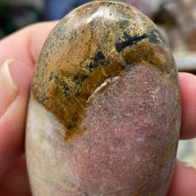 Cargar imagen en el visor de la galería, Rhodonite Palm Stone #07
