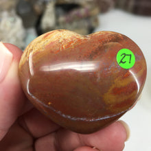 Bild in Galerie-Viewer laden, Petrified Wood Heart #27
