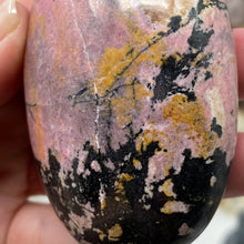 Carica l&#39;immagine nel visualizzatore di Gallery, Rhodonite Palm Stone #18
