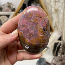 Cargar imagen en el visor de la galería, Rhodonite Palm Stone #19
