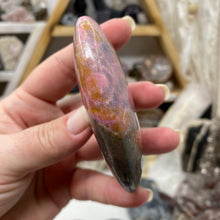 Carica l&#39;immagine nel visualizzatore di Gallery, Rhodonite Palm Stone #19
