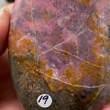 Cargar imagen en el visor de la galería, Rhodonite Palm Stone #19
