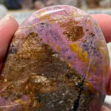 Carica l&#39;immagine nel visualizzatore di Gallery, Rhodonite Palm Stone #19
