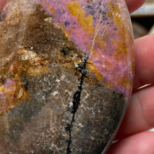 Cargar imagen en el visor de la galería, Rhodonite Palm Stone #19
