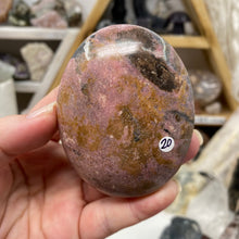 Carica l&#39;immagine nel visualizzatore di Gallery, Rhodonite Palm Stone #20
