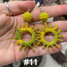 Chargez l&#39;image dans la visionneuse de la galerie, Macrame Earrings from Chiapas, Mexico
