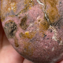 Chargez l&#39;image dans la visionneuse de la galerie, Rhodonite Palm Stone #20
