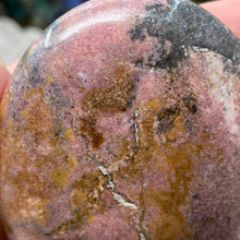 Cargar imagen en el visor de la galería, Rhodonite Palm Stone #20
