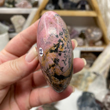 Cargar imagen en el visor de la galería, Rhodonite Palm Stone #22
