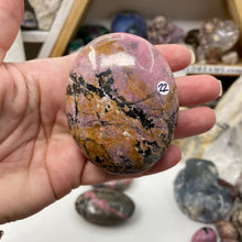 Cargar imagen en el visor de la galería, Rhodonite Palm Stone #22
