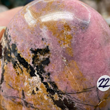 Chargez l&#39;image dans la visionneuse de la galerie, Rhodonite Palm Stone #22
