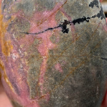 Cargar imagen en el visor de la galería, Rhodonite Palm Stone #23
