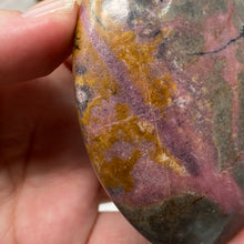 Cargar imagen en el visor de la galería, Rhodonite Palm Stone #23
