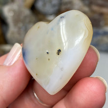 Bild in Galerie-Viewer laden, Dendritic Agate Heart #07
