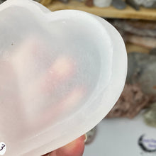 将图像加载到图库查看器中，Selenite 3.5&quot; Heart Bowl #03
