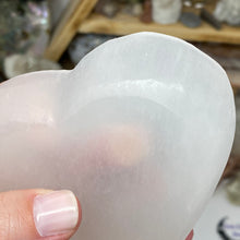 将图像加载到图库查看器中，Selenite 3.5&quot; Heart Bowl #03
