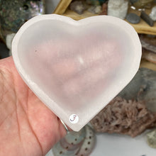 将图像加载到图库查看器中，Selenite 3.5&quot; Heart Bowl #03
