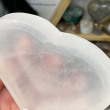 将图像加载到图库查看器中，Selenite 3.5&quot; Heart Bowl #04
