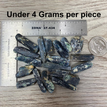 将图像加载到图库查看器中，Blue Kyanite Extra Quality Loose Rough Pieces
