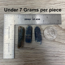 将图像加载到图库查看器中，Blue Kyanite Extra Quality Loose Rough Pieces
