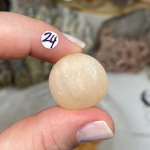 将图像加载到图库查看器中，Selenite Peach Tumbles
