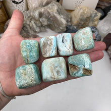 将图像加载到图库查看器中，Blue Aragonite Large to X-Large Tumble
