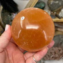 将图像加载到图库查看器中，Selenite Peach Large Sphere #06
