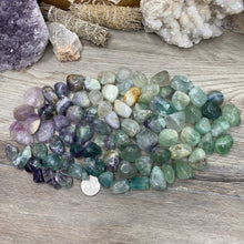 Carica l&#39;immagine nel visualizzatore di Gallery, Fluorite Medium Rough Tumbles
